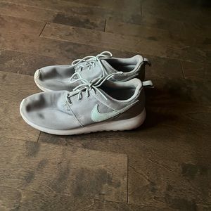 Nike Rosches size 5.5